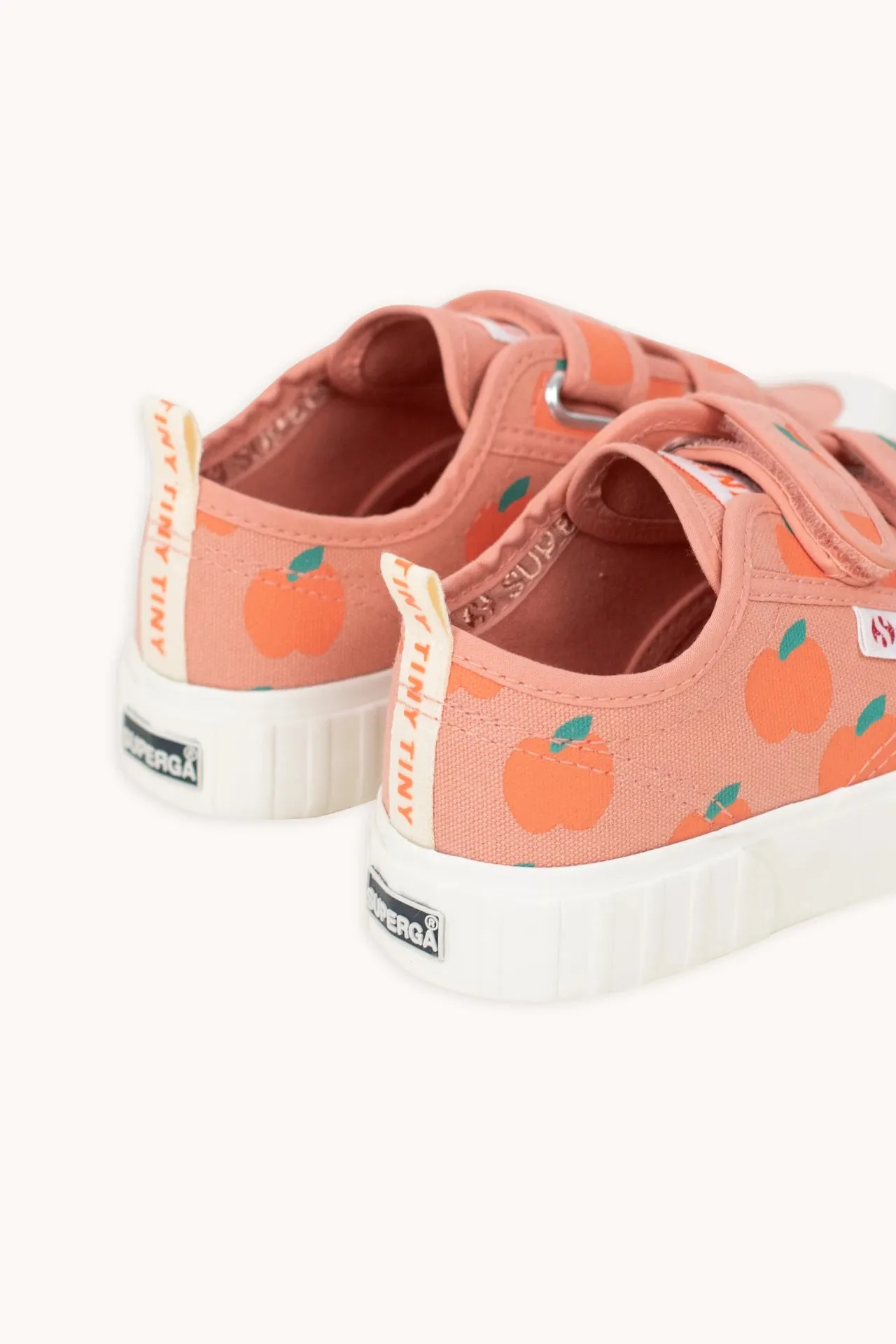 APPLES SNEAKERS