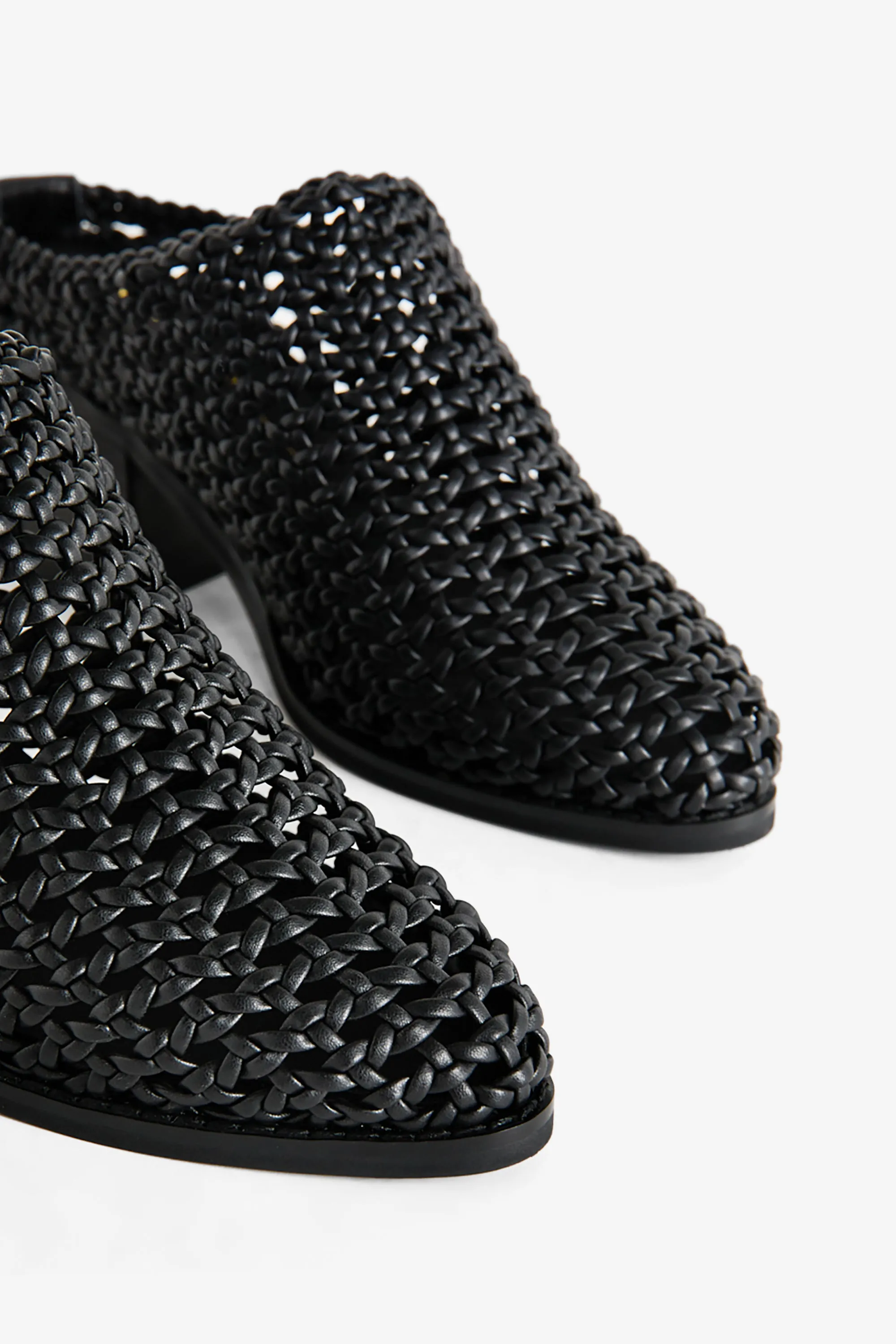 CAPS HEELED MULE