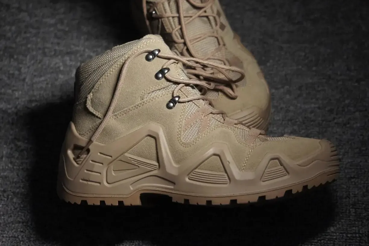 Chaussure de marche militaires