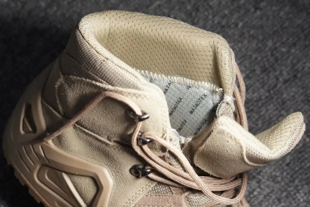 Chaussure de marche militaires