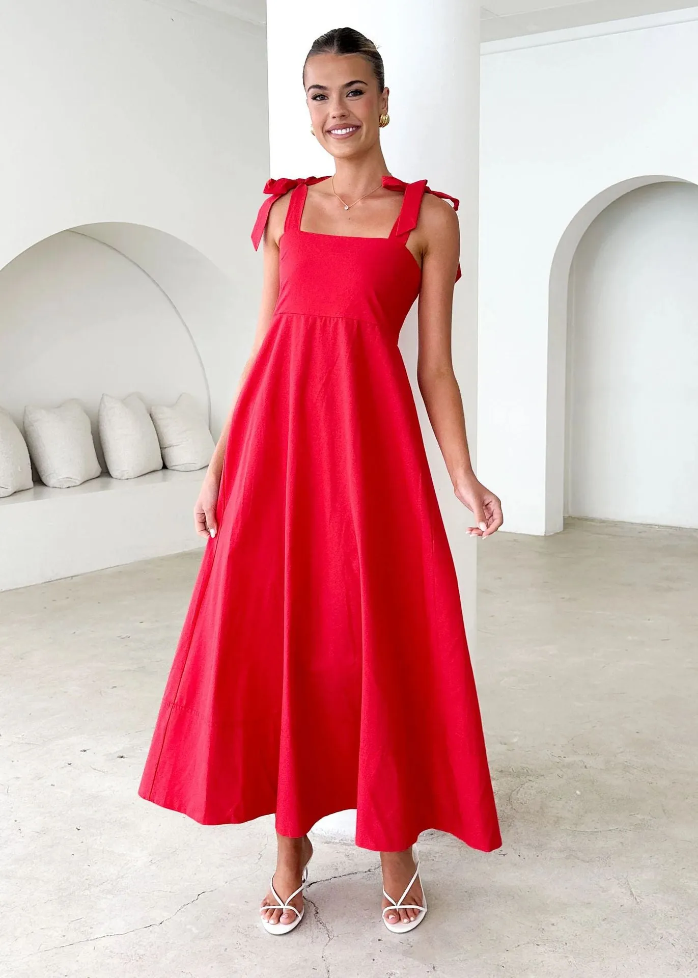 Elegant Bow-Strap A-Line Midi Dress with Flowing Silhouette