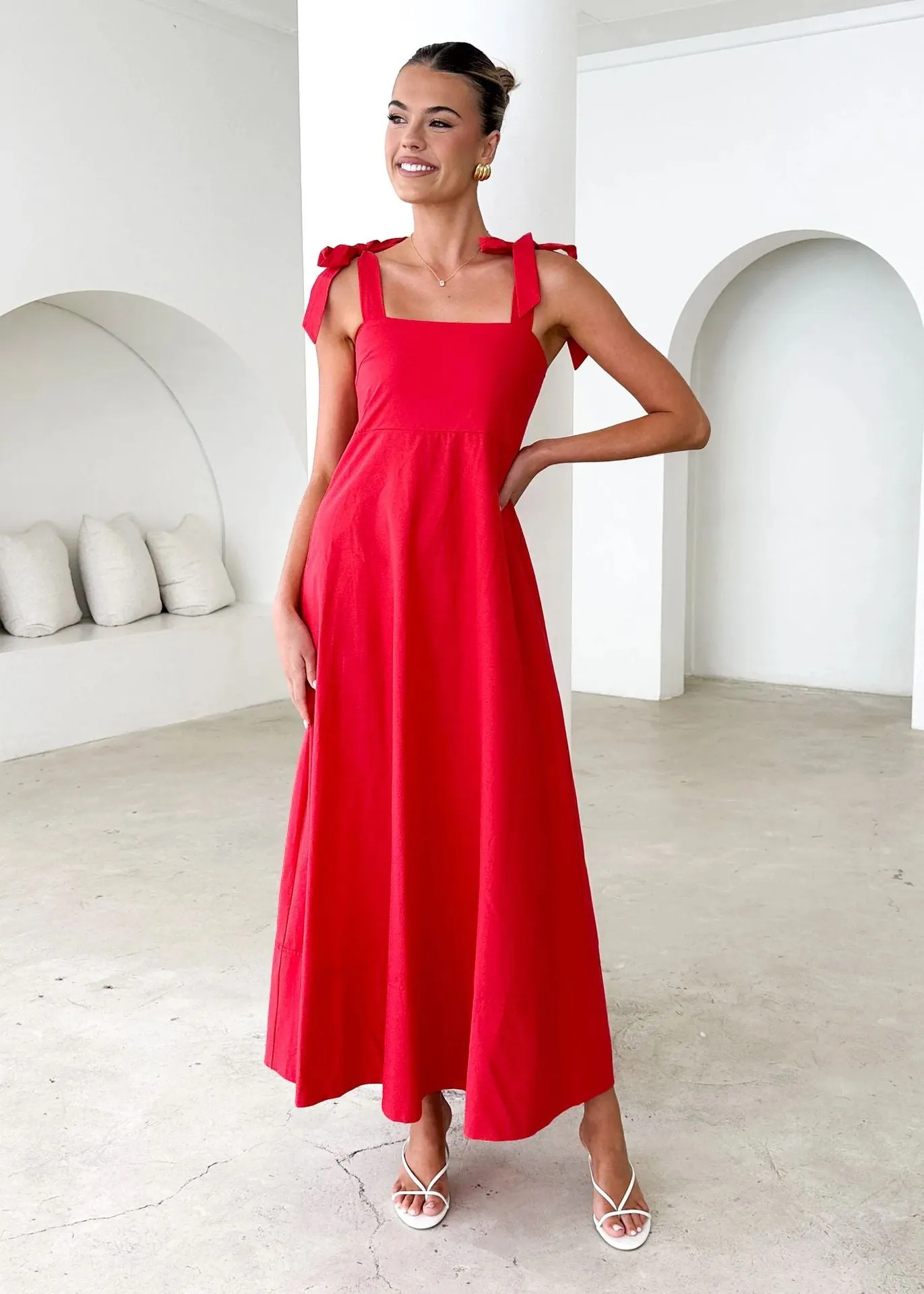 Elegant Bow-Strap A-Line Midi Dress with Flowing Silhouette