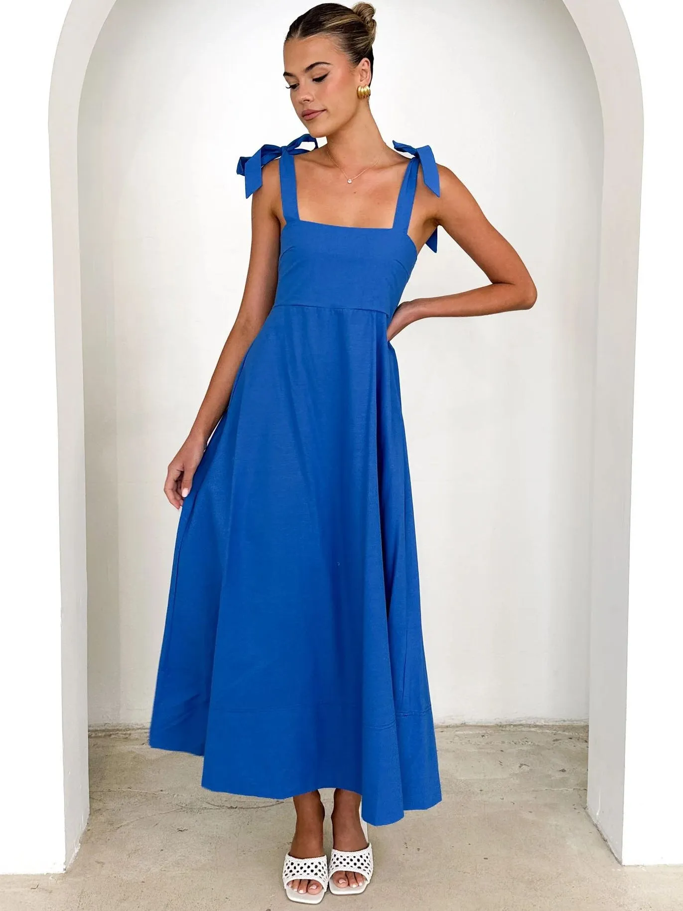 Elegant Bow-Strap A-Line Midi Dress with Flowing Silhouette