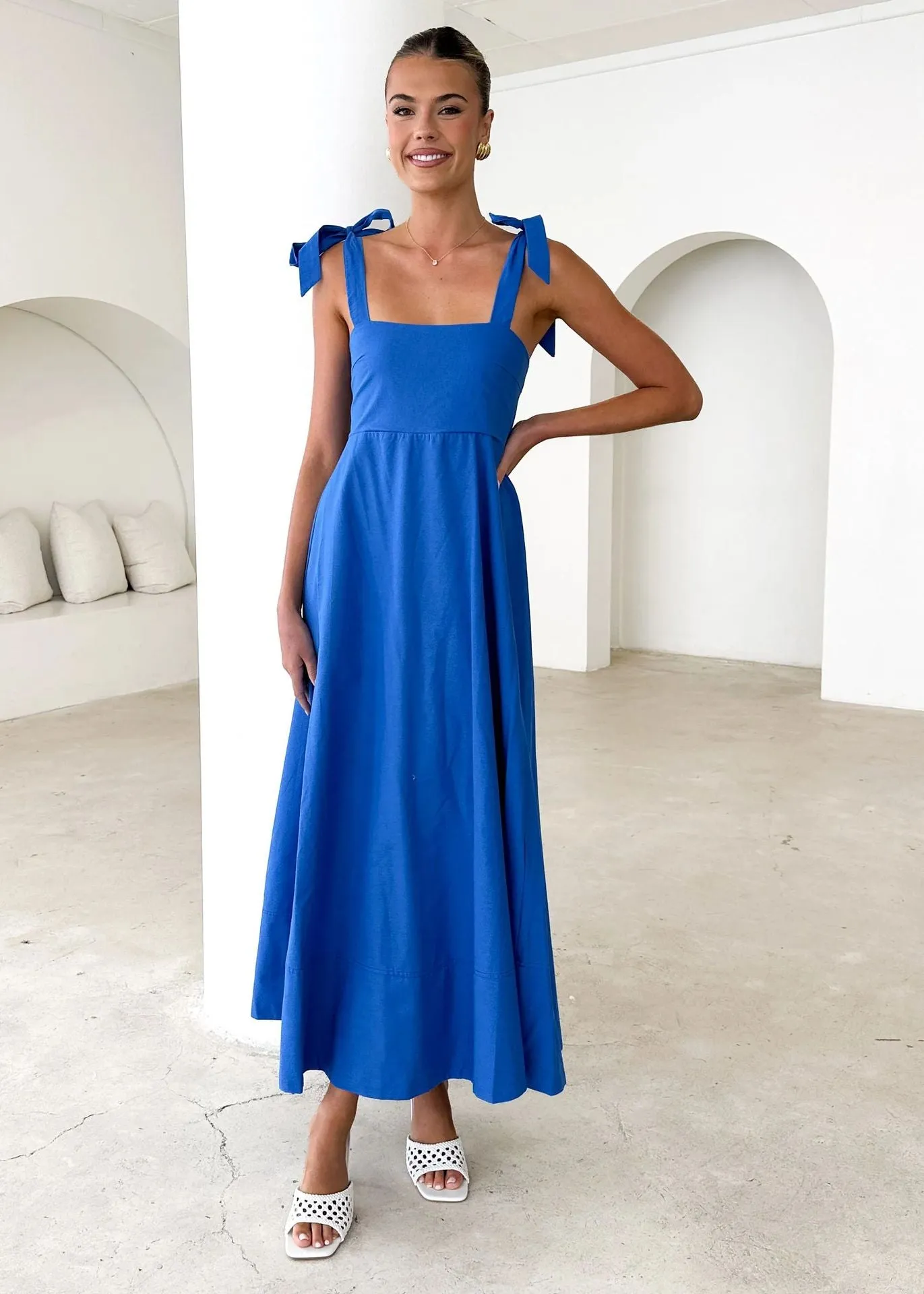 Elegant Bow-Strap A-Line Midi Dress with Flowing Silhouette