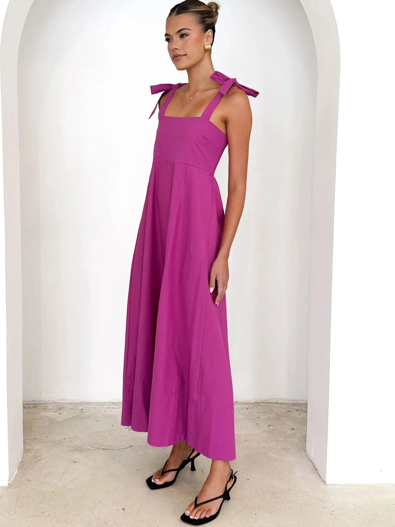Elegant Bow-Strap A-Line Midi Dress with Flowing Silhouette