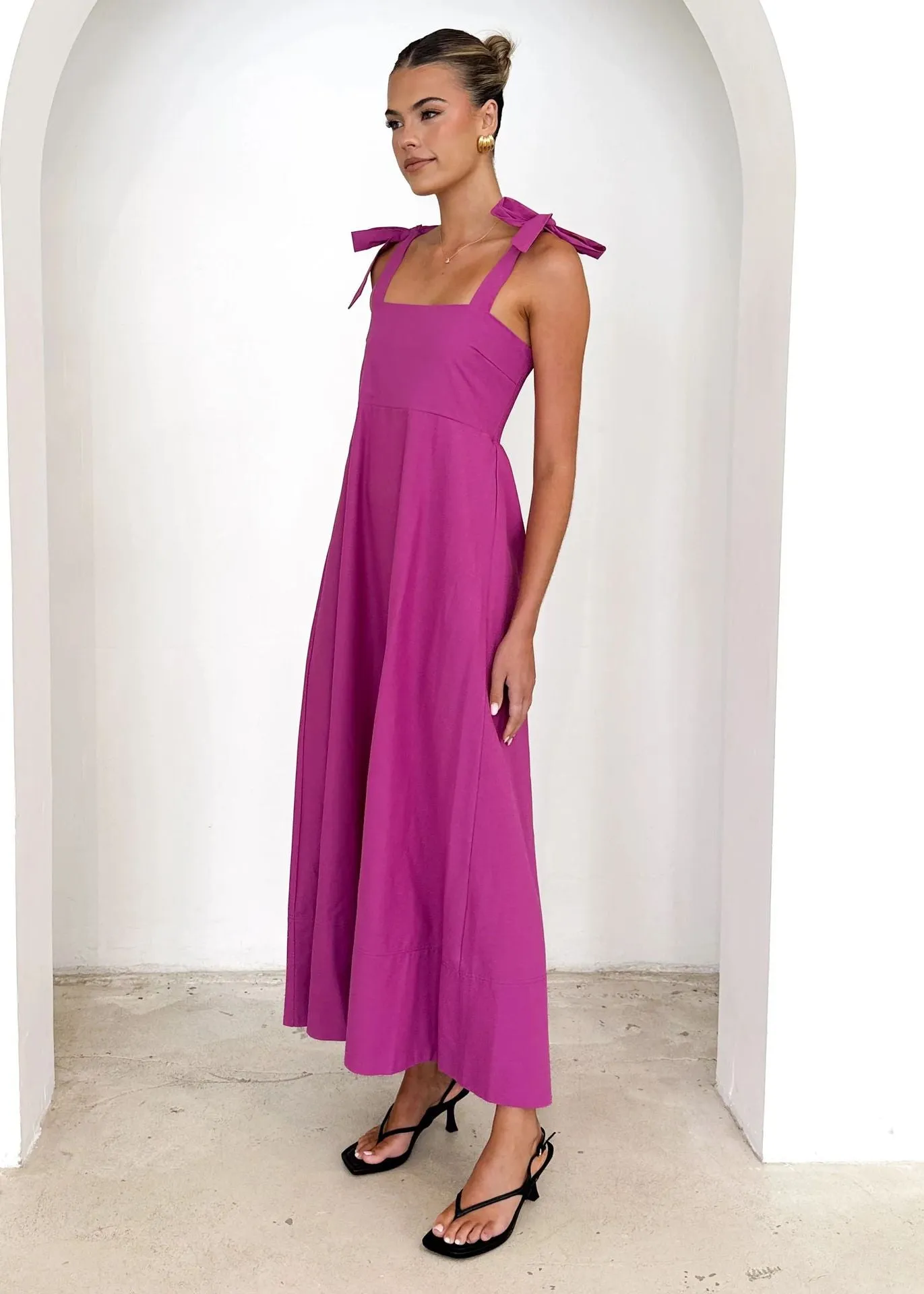 Elegant Bow-Strap A-Line Midi Dress with Flowing Silhouette