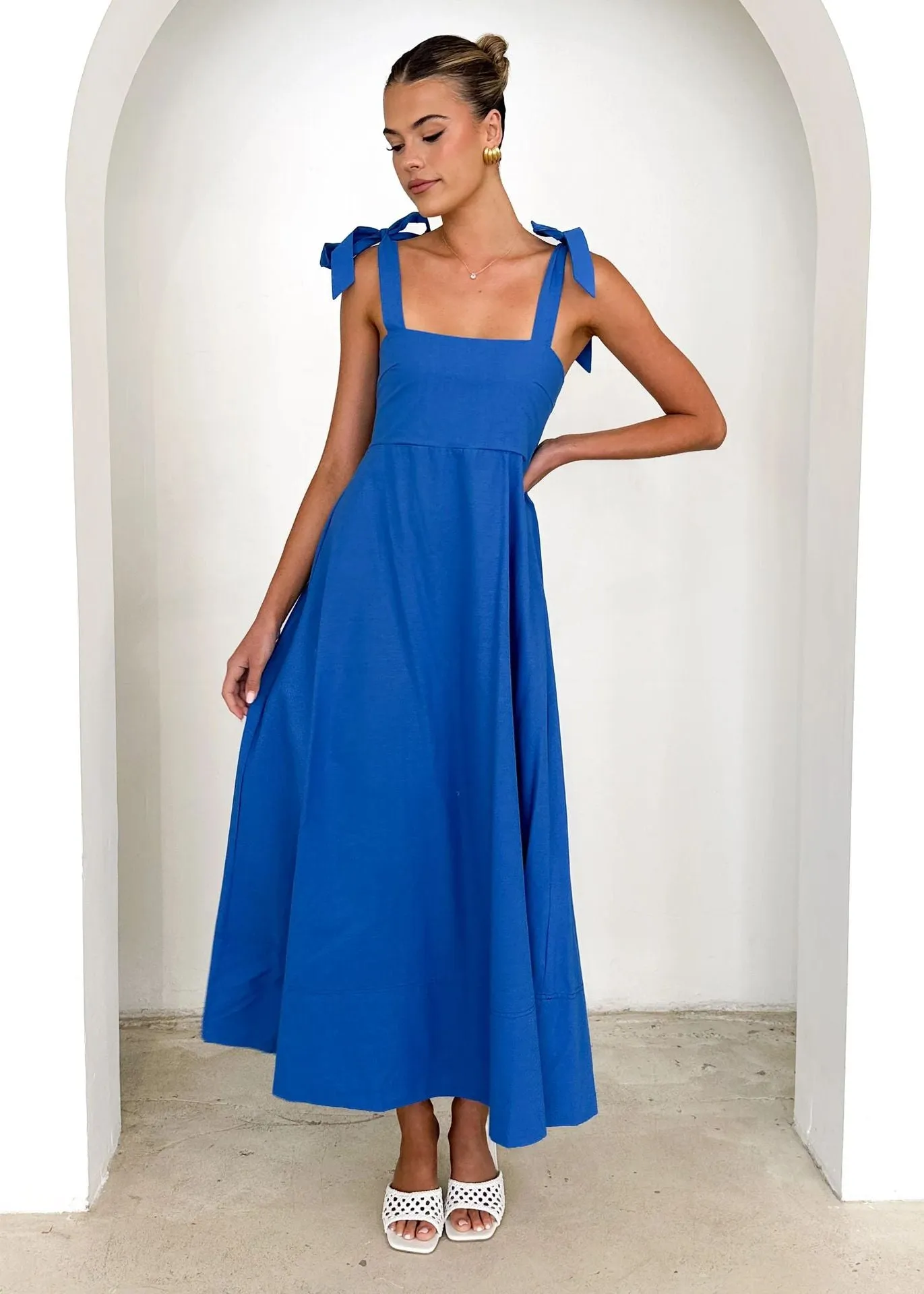 Elegant Bow-Strap A-Line Midi Dress with Flowing Silhouette