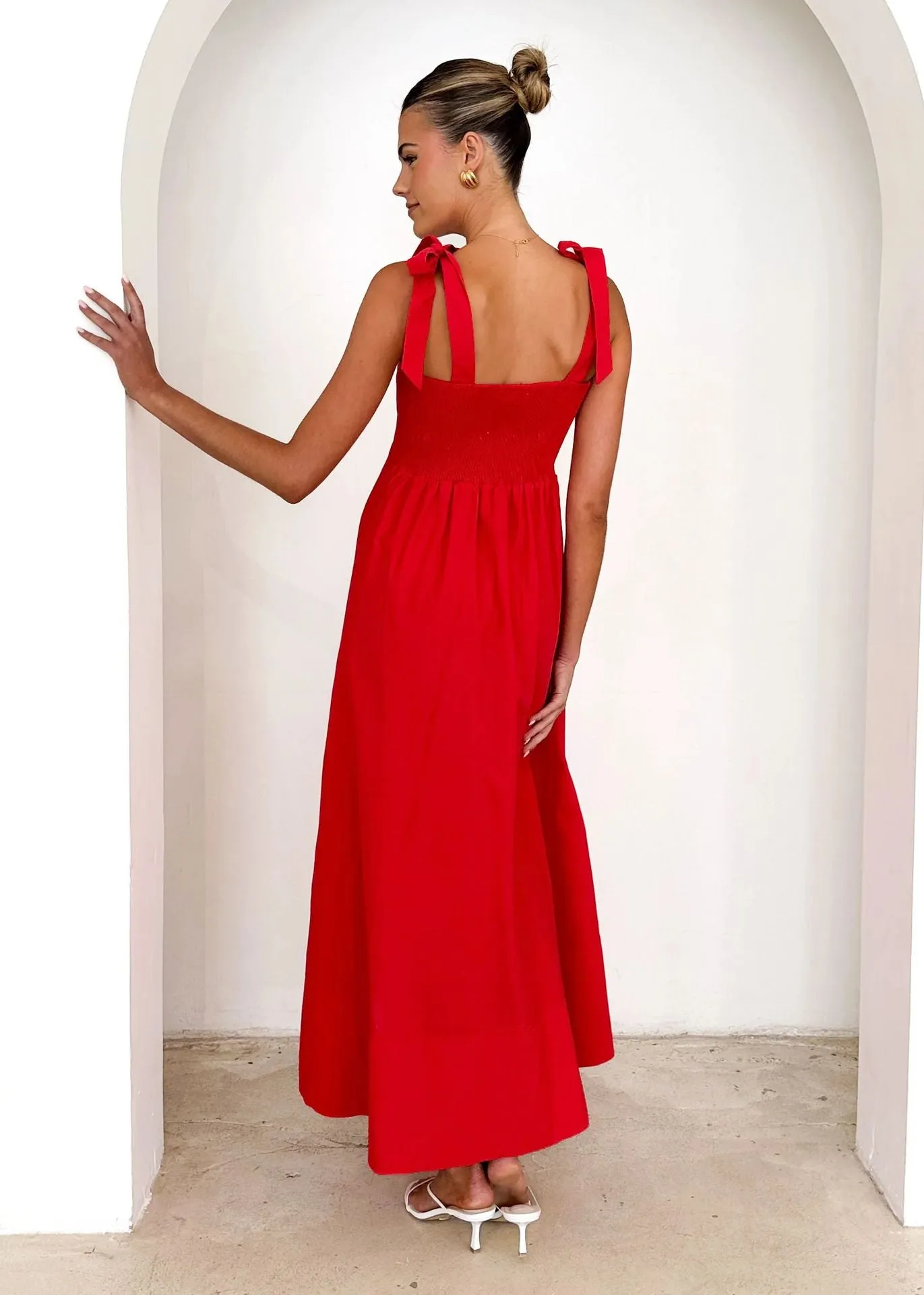 Elegant Bow-Strap A-Line Midi Dress with Flowing Silhouette