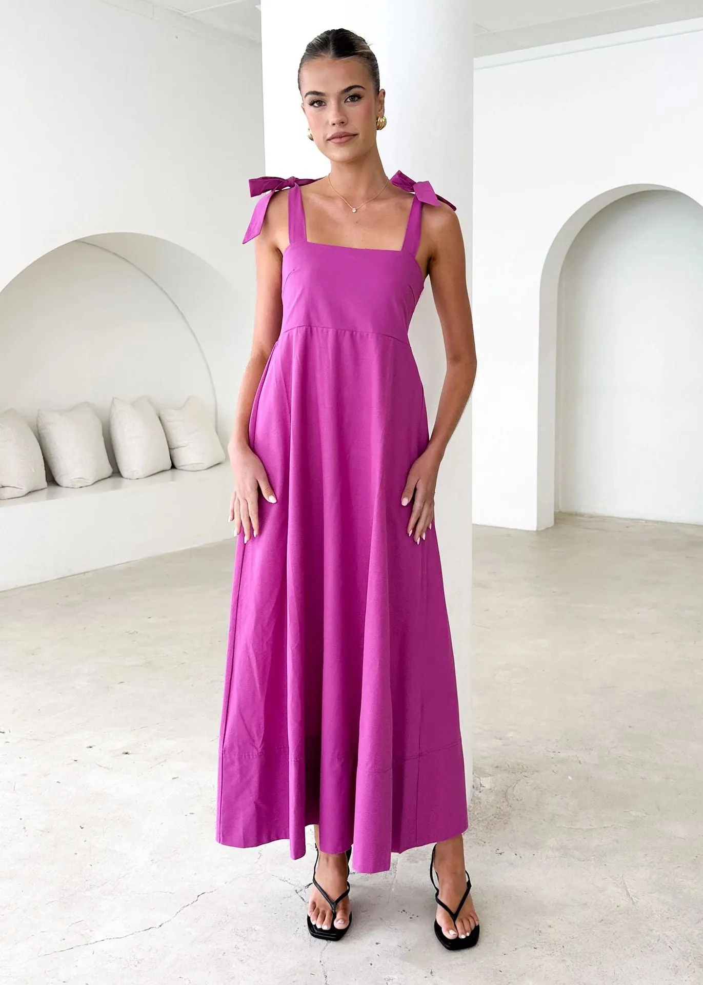 Elegant Bow-Strap A-Line Midi Dress with Flowing Silhouette