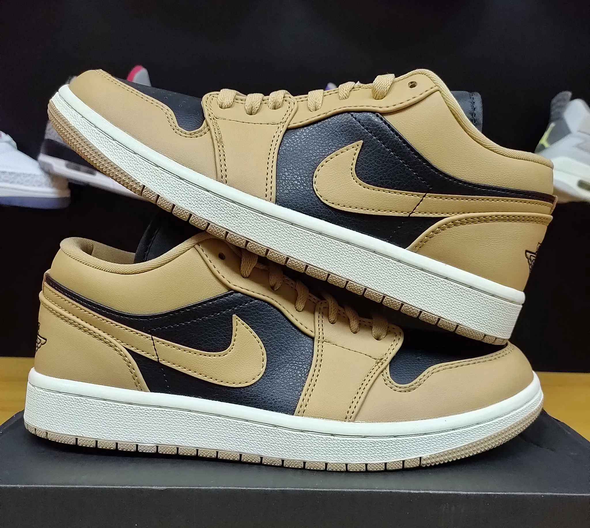 Jordan1Low "Desert Black"