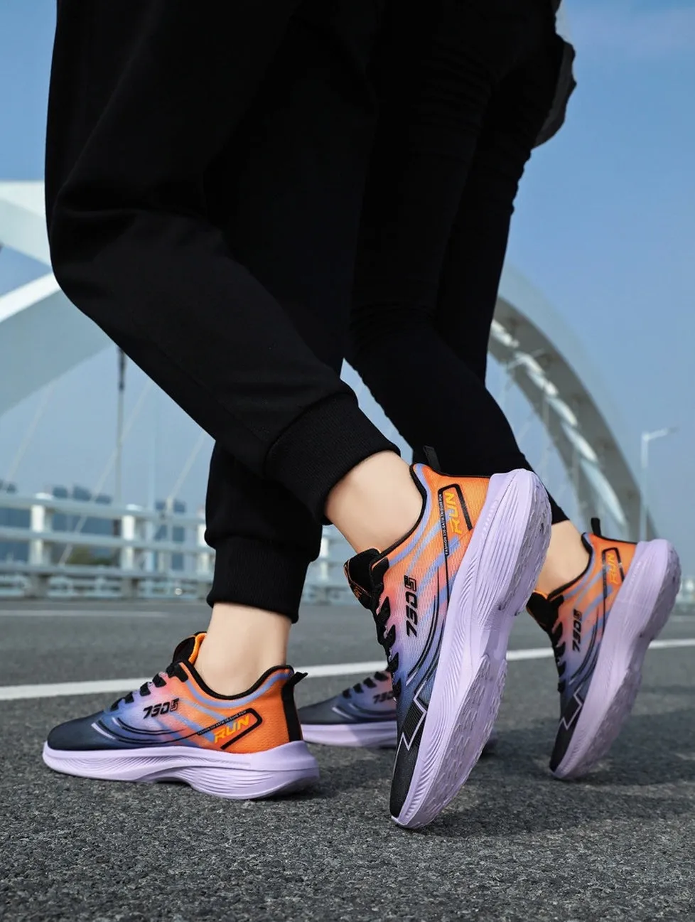 Men's Supportive and Breathable Training Shoes with Adjustable Fit