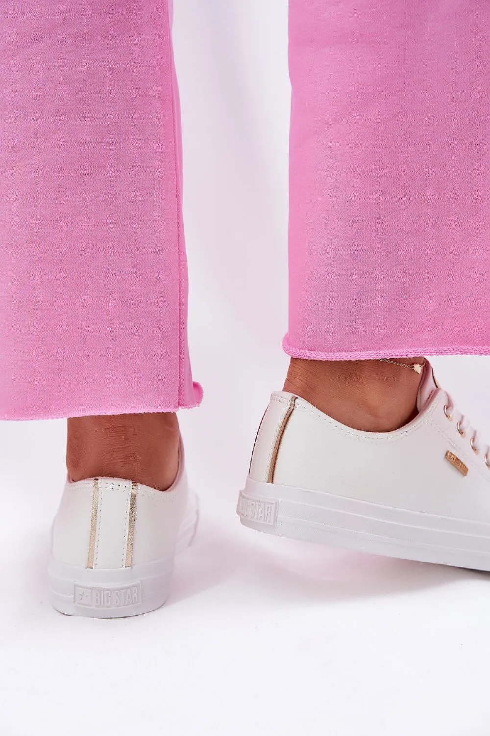 Sneakers Step in style