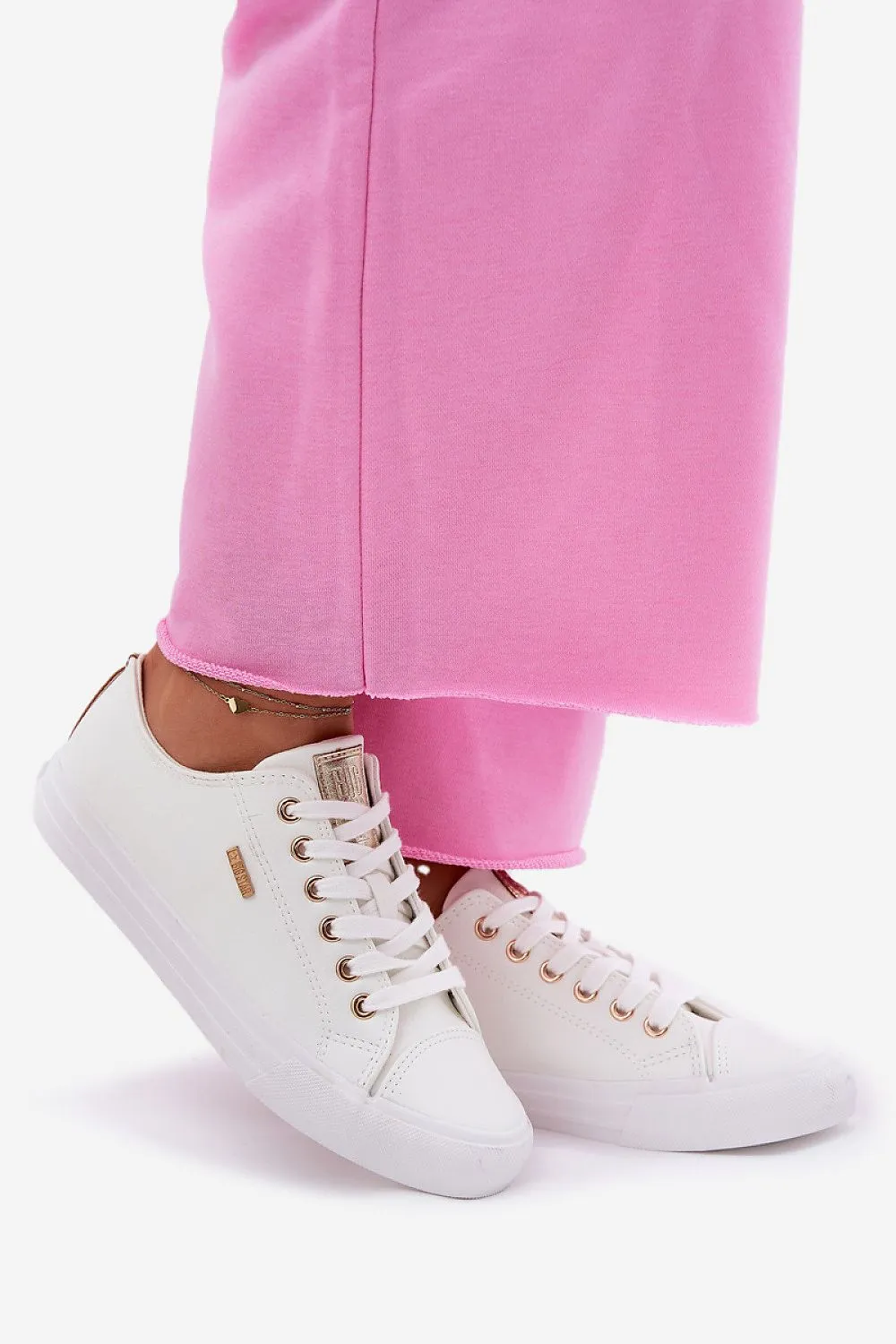 Sneakers Step in style